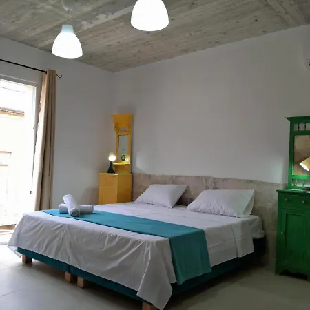 Bed & Breakfast Limestone *