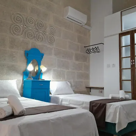 Bed & Breakfast Limestone *